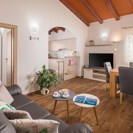Villa Gracia Sveti Lovreč Pazenatički Esterno foto