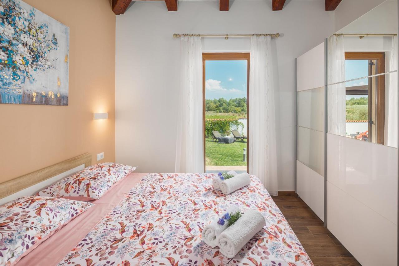 Villa Gracia Sveti Lovreč Pazenatički Esterno foto