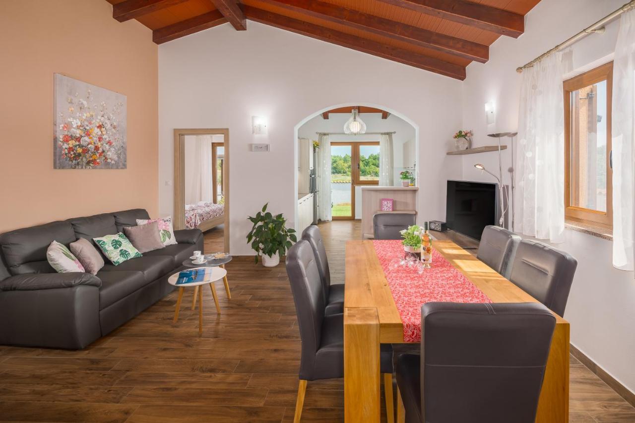 Villa Gracia Sveti Lovreč Pazenatički Esterno foto