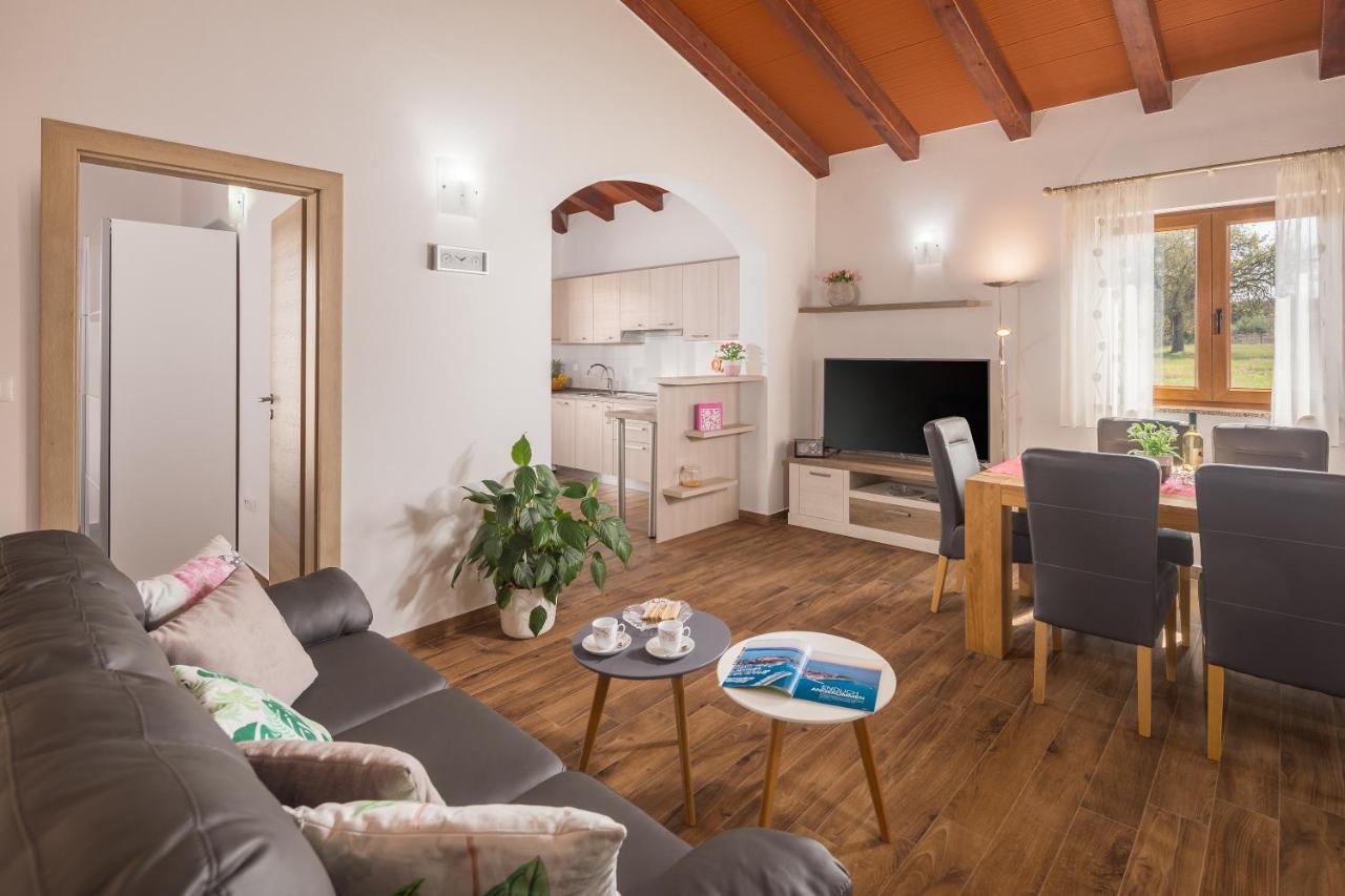 Villa Gracia Sveti Lovreč Pazenatički Esterno foto