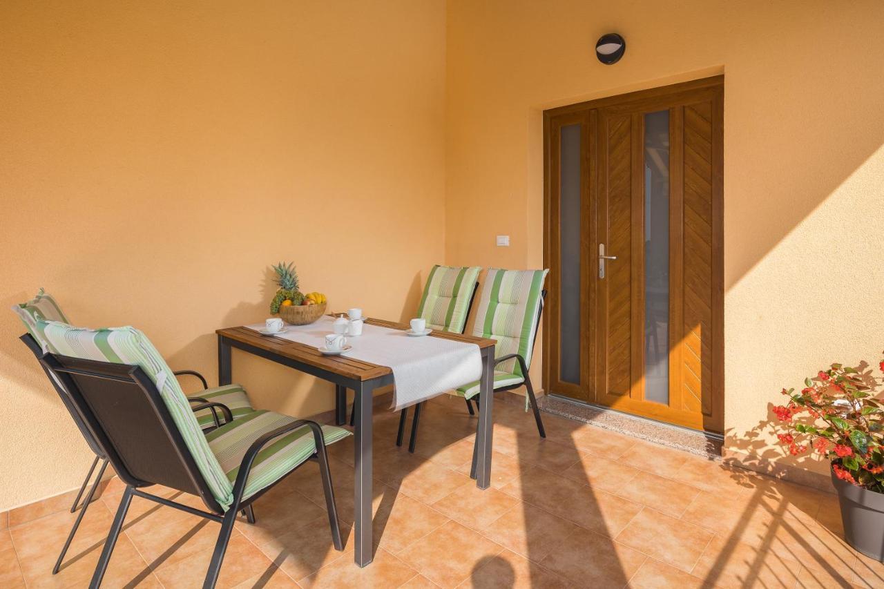 Villa Gracia Sveti Lovreč Pazenatički Esterno foto