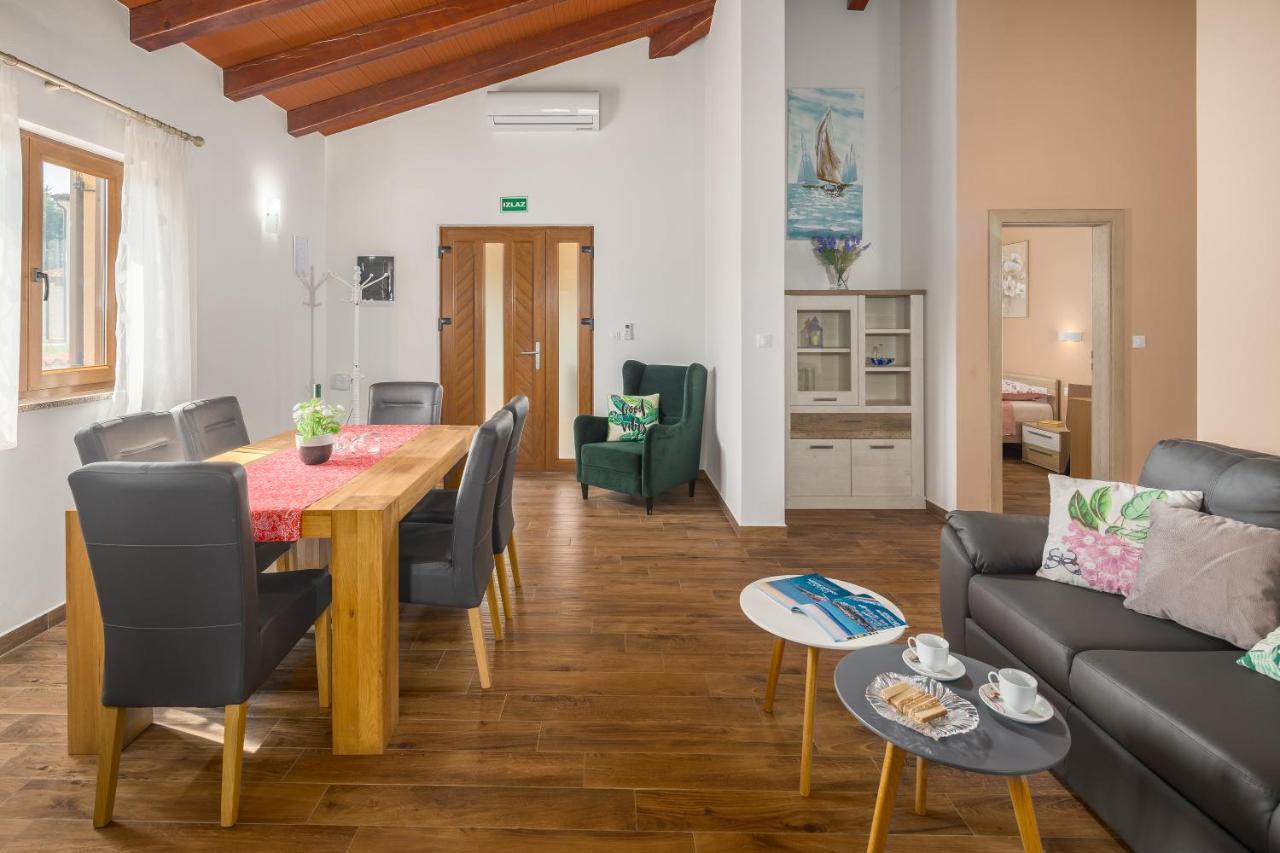Villa Gracia Sveti Lovreč Pazenatički Esterno foto