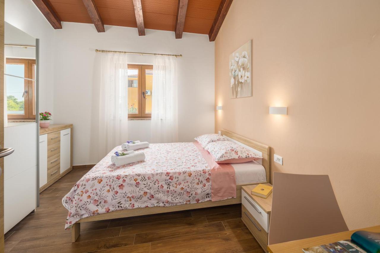 Villa Gracia Sveti Lovreč Pazenatički Esterno foto